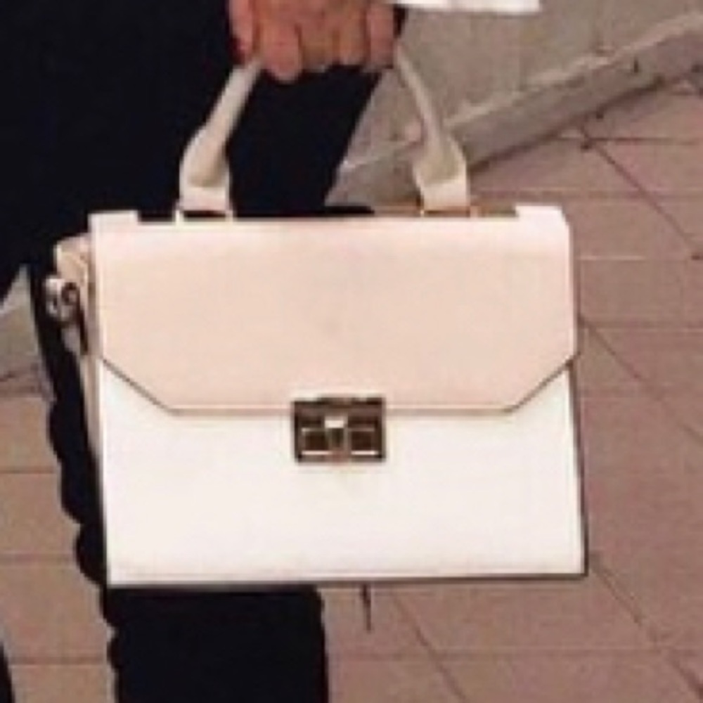 Beautiful neutral tone purse!
